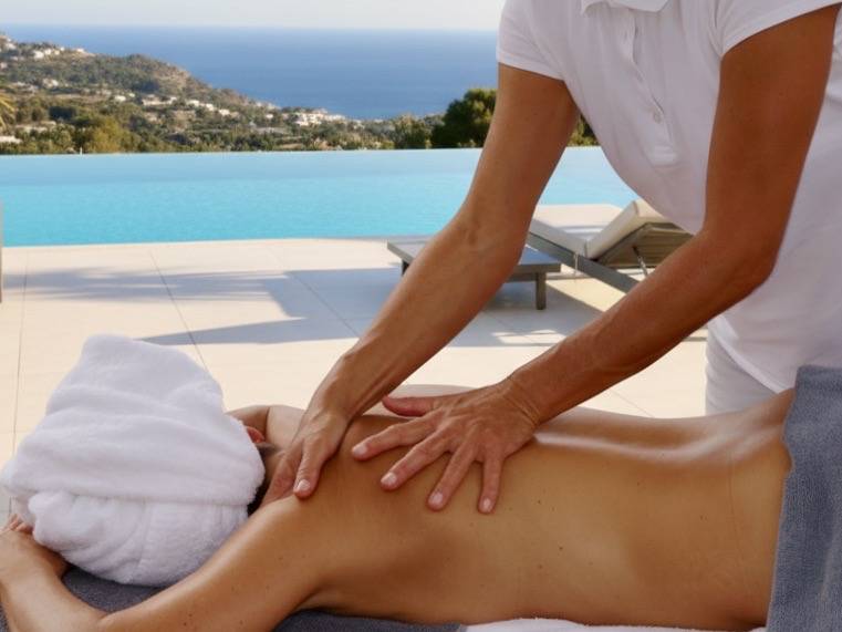 RELAX & MASSAGE